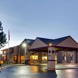 Super 8 By Wyndham Denver Stapleton